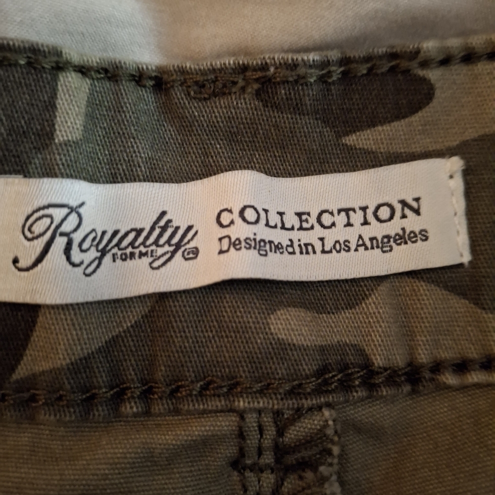 Royalty Collection Green and Brown Camo Cargo Shorts Durable Design - Picture 4 of 6
